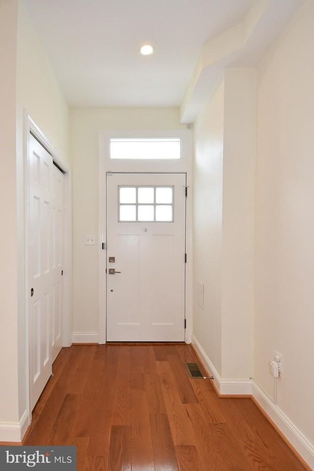 1117 Montello Ave Ne - Photo 3 of 50