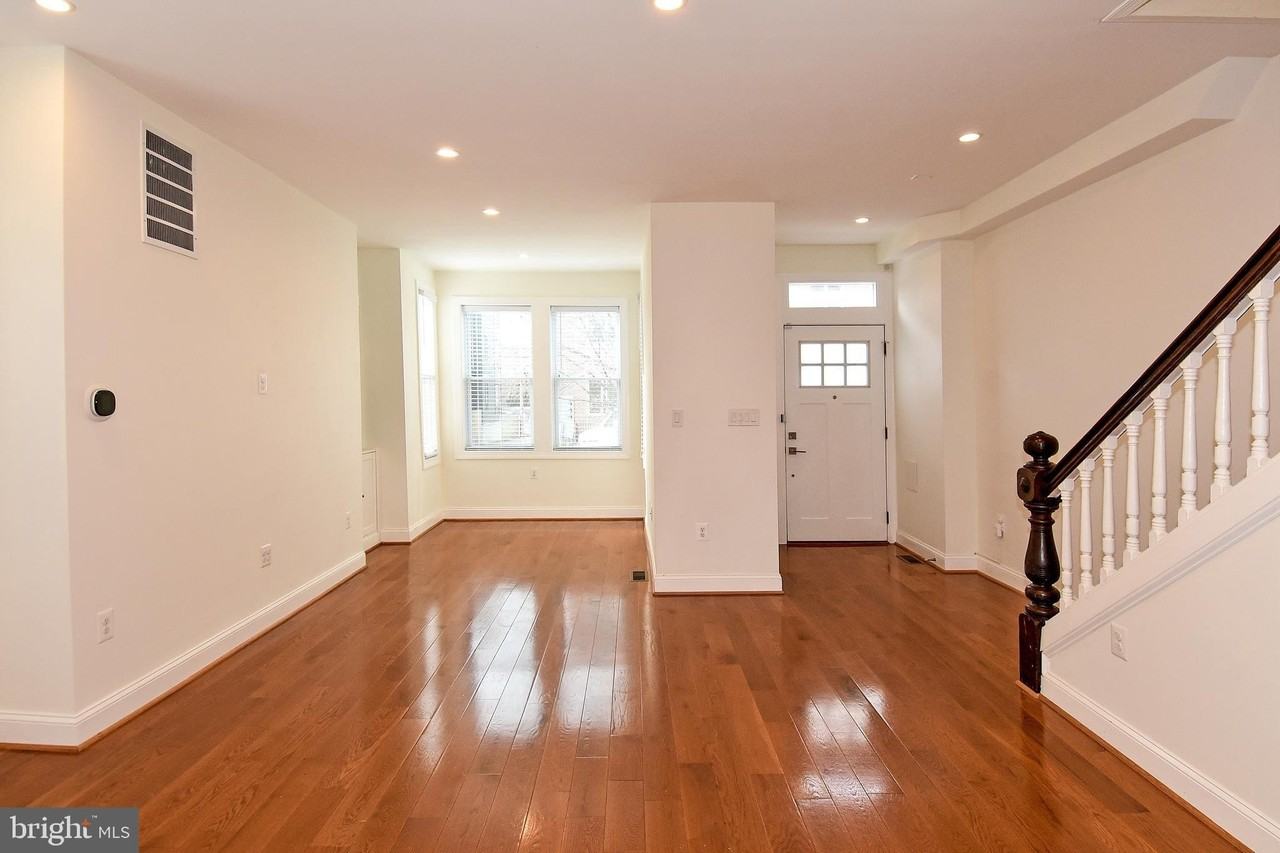 1117 Montello Ave Ne - Photo 4 of 50