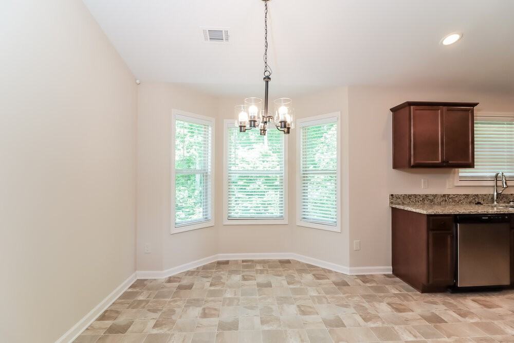 427 Charleston Pl - Photo 7 of 17