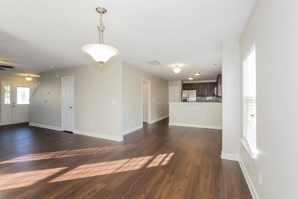 1041 Ramsgate Dr Sw - Photo 3 of 16
