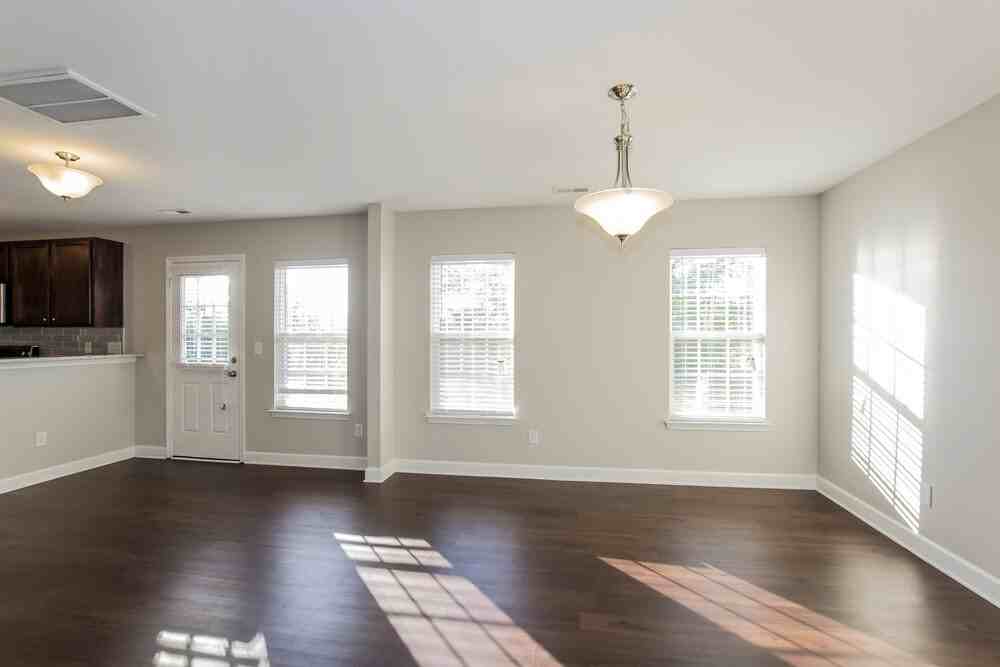 1041 Ramsgate Dr Sw - Photo 4 of 16