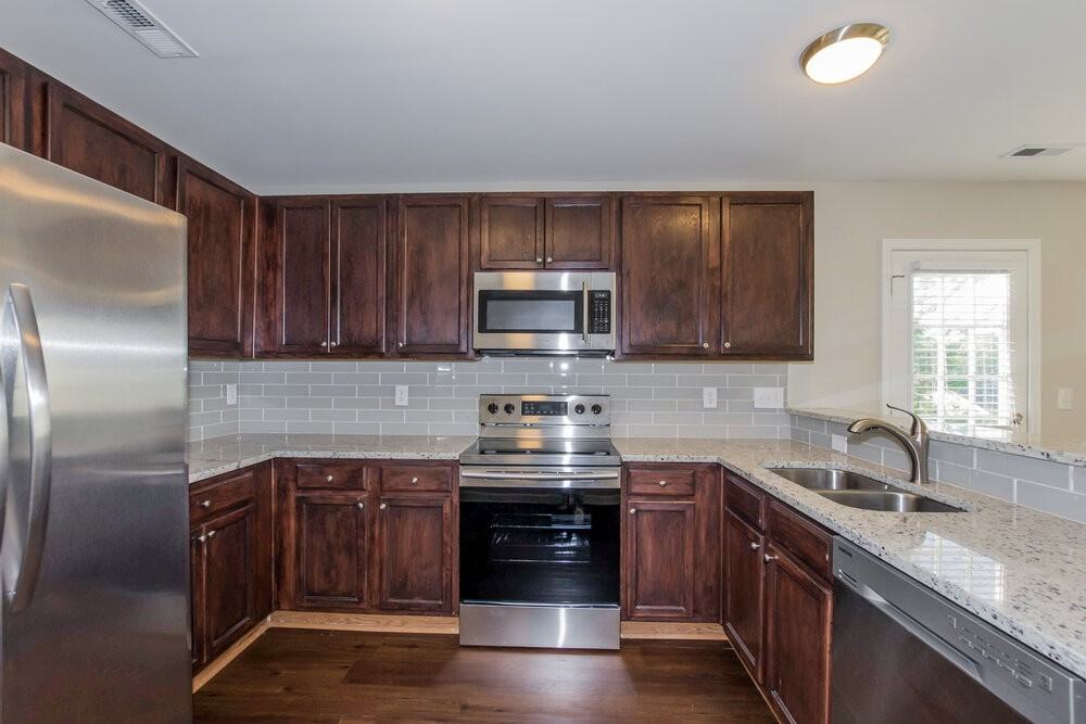 1041 Ramsgate Dr Sw - Photo 5 of 16