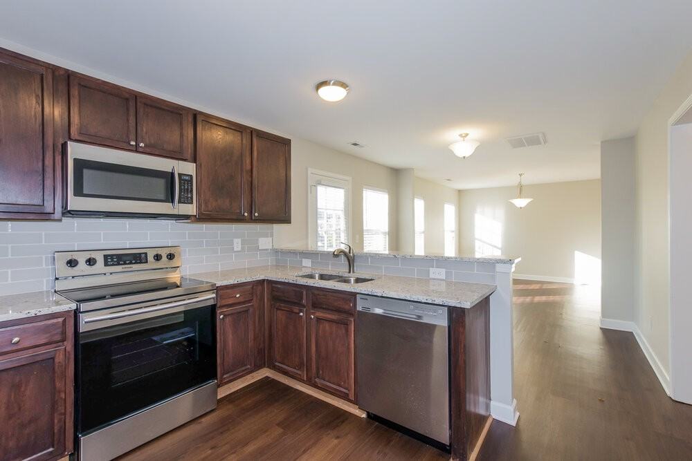 1041 Ramsgate Dr Sw - Photo 6 of 16