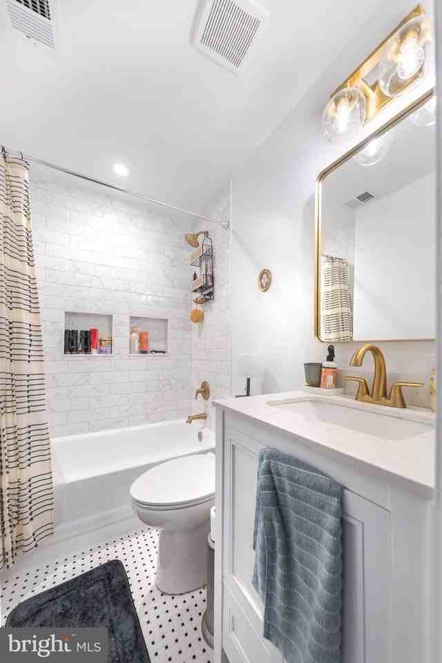 1213 12th St Nw #A - Photo 3 of 35