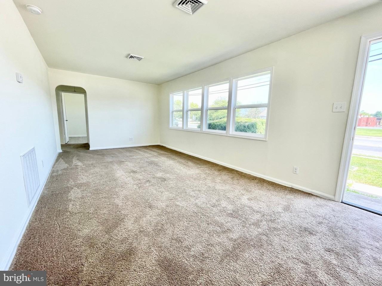 1416 S Governors Ave - Photo 5 of 21