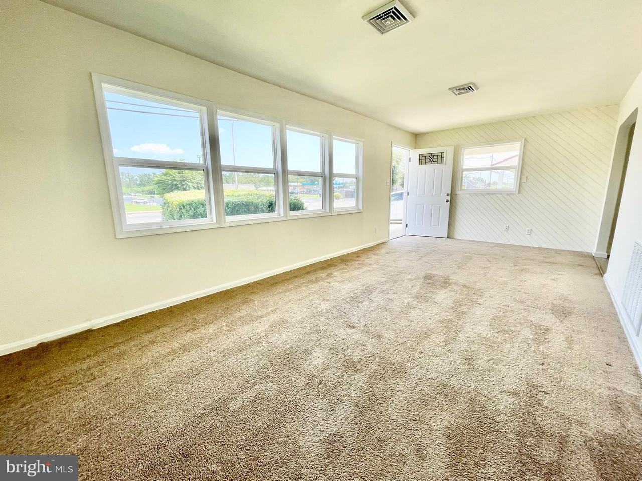 1416 S Governors Ave - Photo 6 of 21