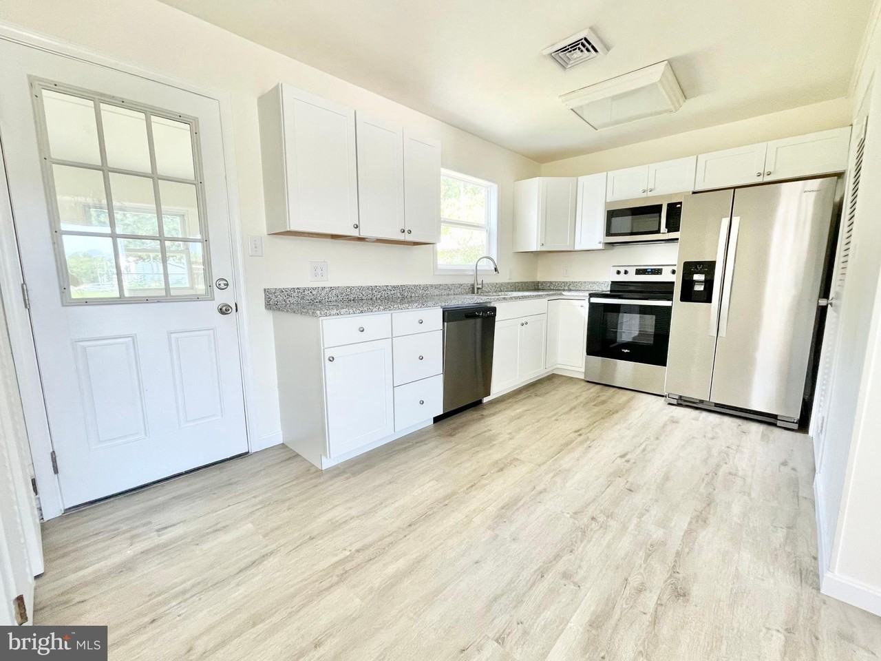1416 S Governors Ave - Photo 7 of 21