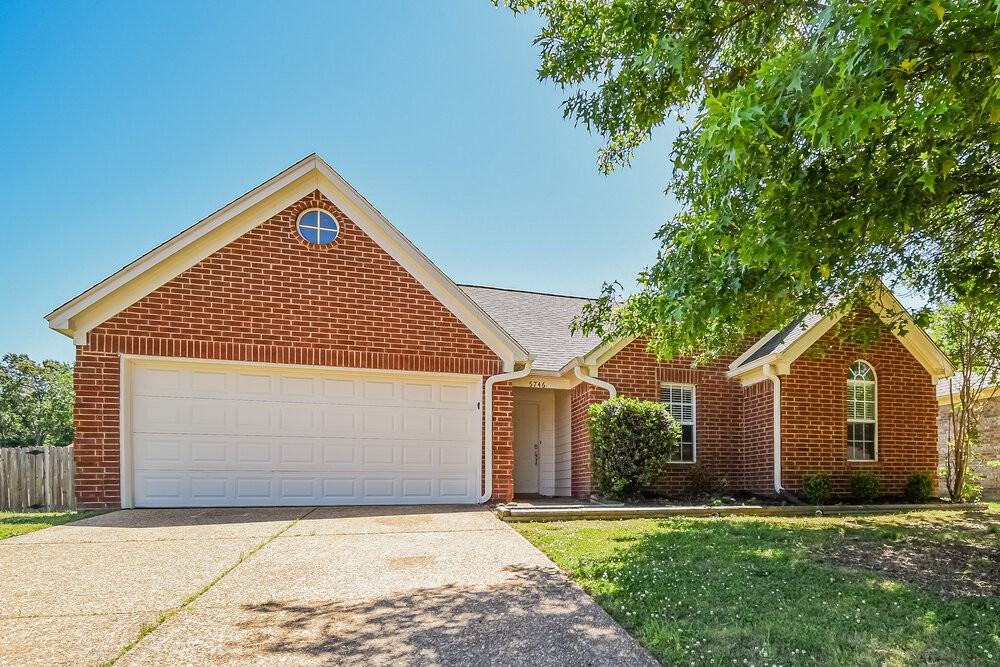5746 Oakley Dr - Photo 4 of 17