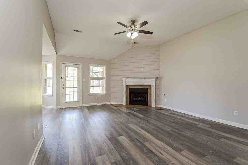 5746 Oakley Dr - Photo 5 of 17