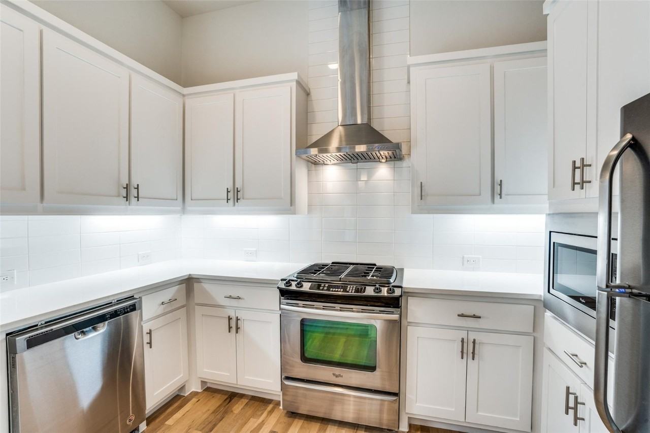 5017 Manett St #105 - Photo 6 of 21
