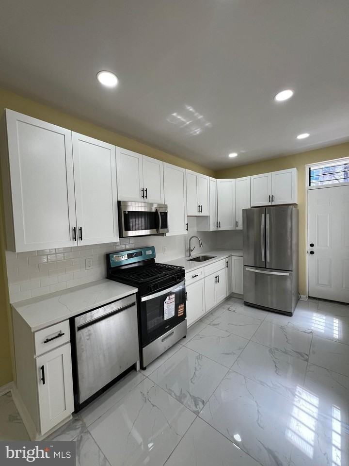 1725 Druid Hill Ave - Photo 4 of 22