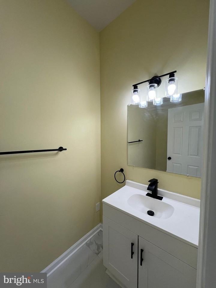 1725 Druid Hill Ave - Photo 5 of 22