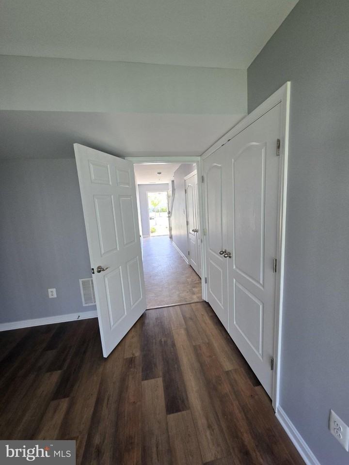 7720 Village Park Dr - Photo 5 of 43