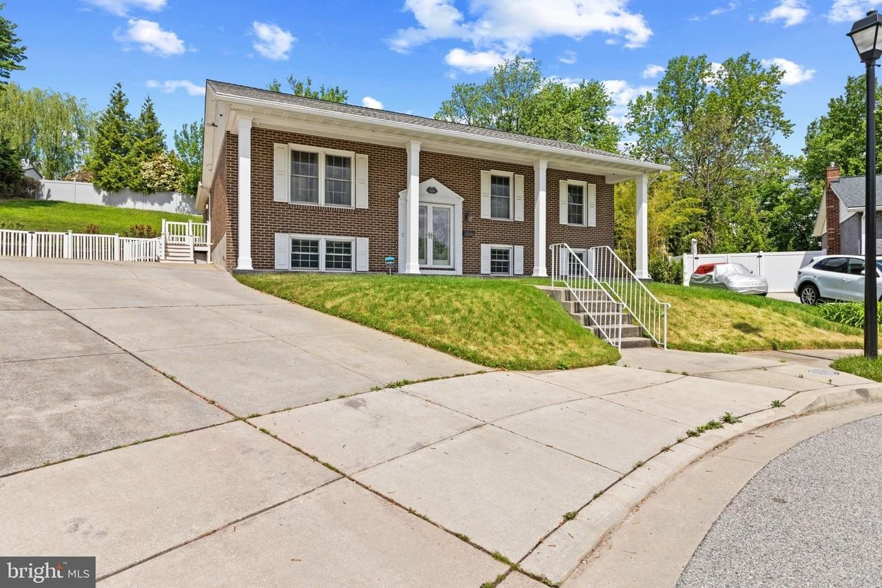 8006 Woodhaven Ct - Photo 2 of 31