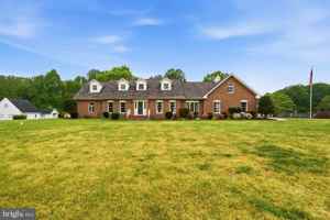 featured image of 1126 Somerset Ln