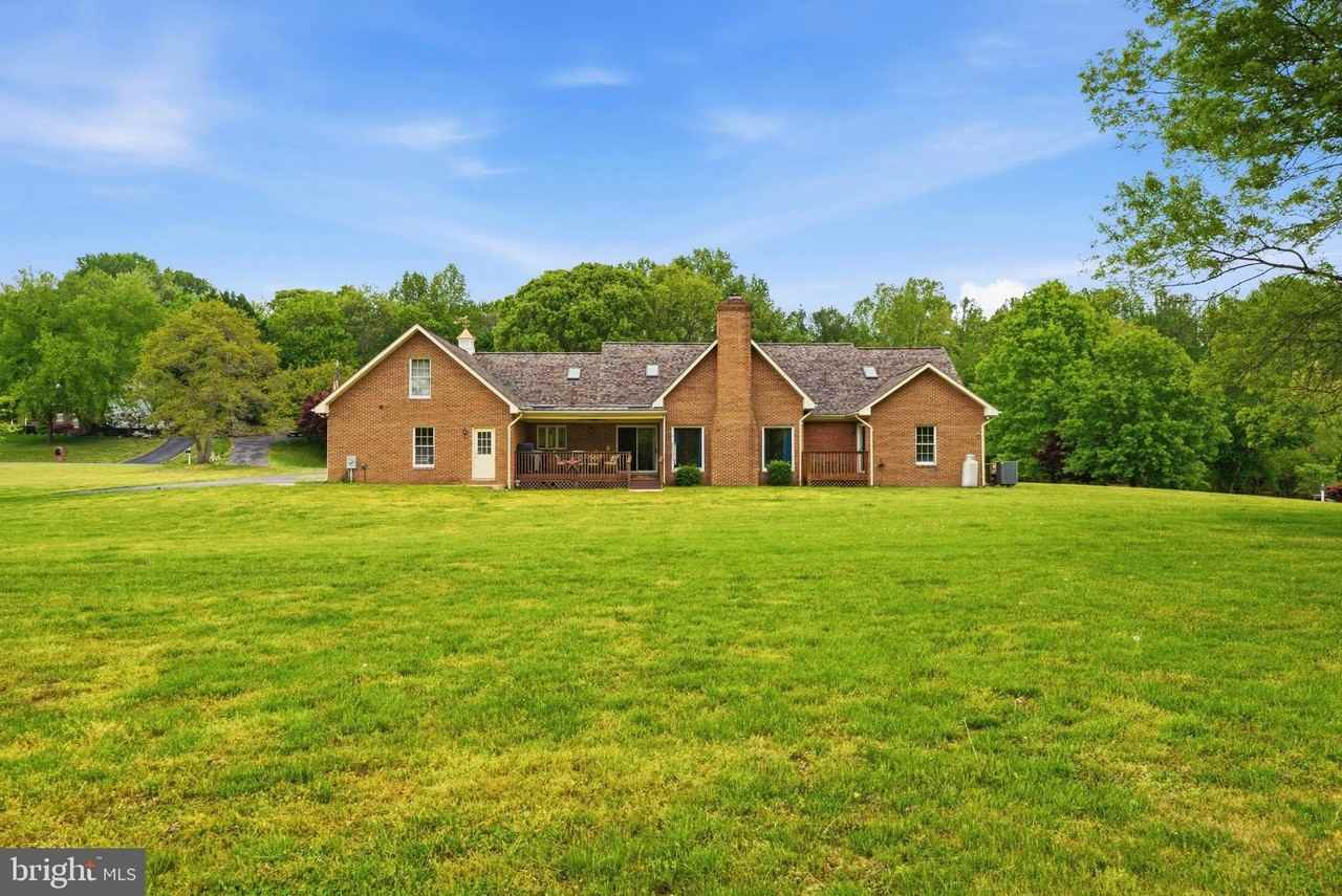 1126 Somerset Ln - Photo 2 of 50