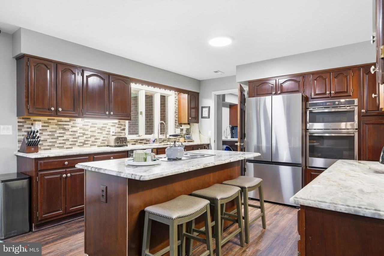 1126 Somerset Ln - Photo 5 of 50