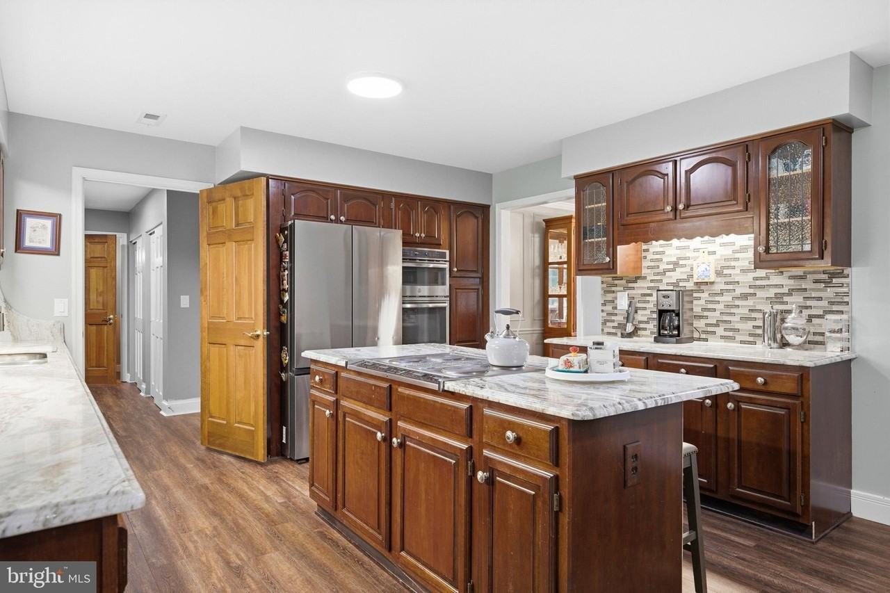 1126 Somerset Ln - Photo 6 of 50