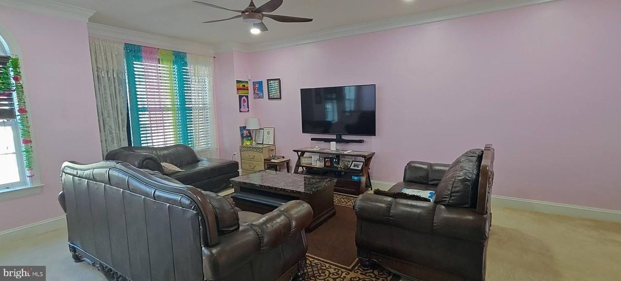 9659 Bothwell Ln - Photo 3 of 20