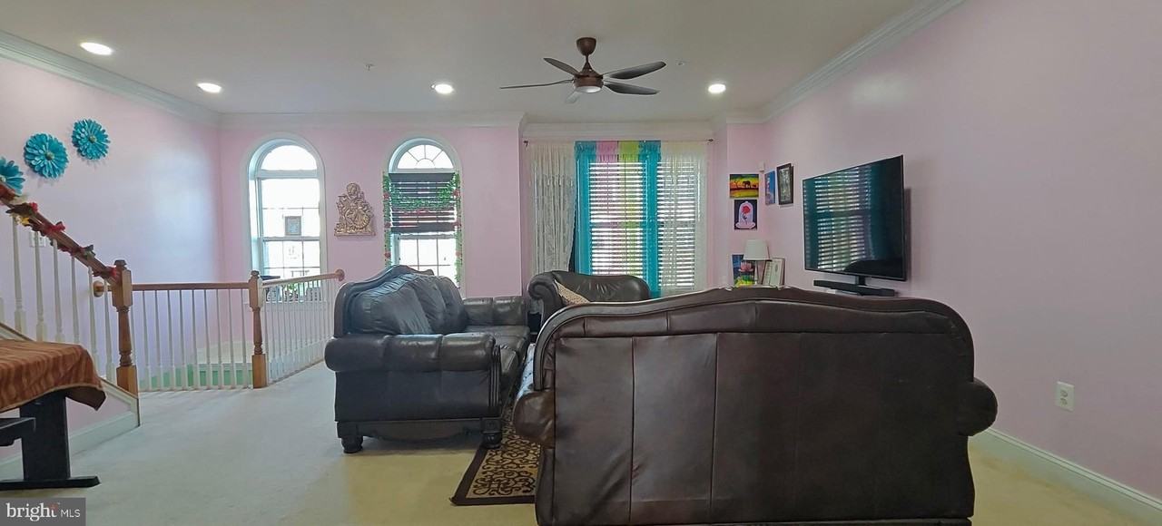 9659 Bothwell Ln - Photo 4 of 20