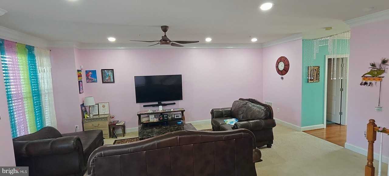 9659 Bothwell Ln - Photo 5 of 20