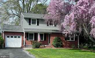 featured image of 104 Cedar St