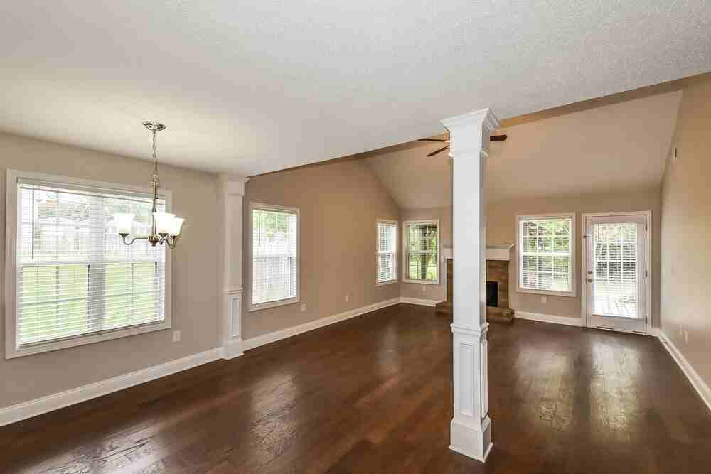709 Williamsburg Ct - Photo 7 of 17