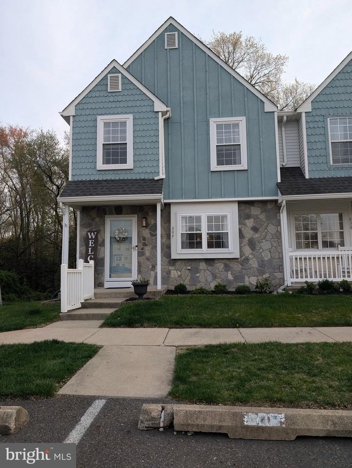 609 Hartland Ct - Photo 2 of 32