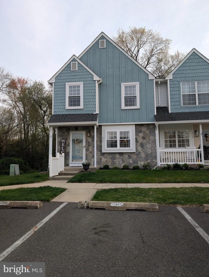 609 Hartland Ct - Photo 3 of 32