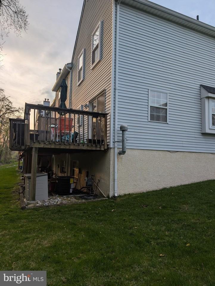 609 Hartland Ct - Photo 5 of 32