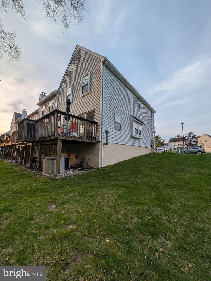 609 Hartland Ct - Photo 6 of 32