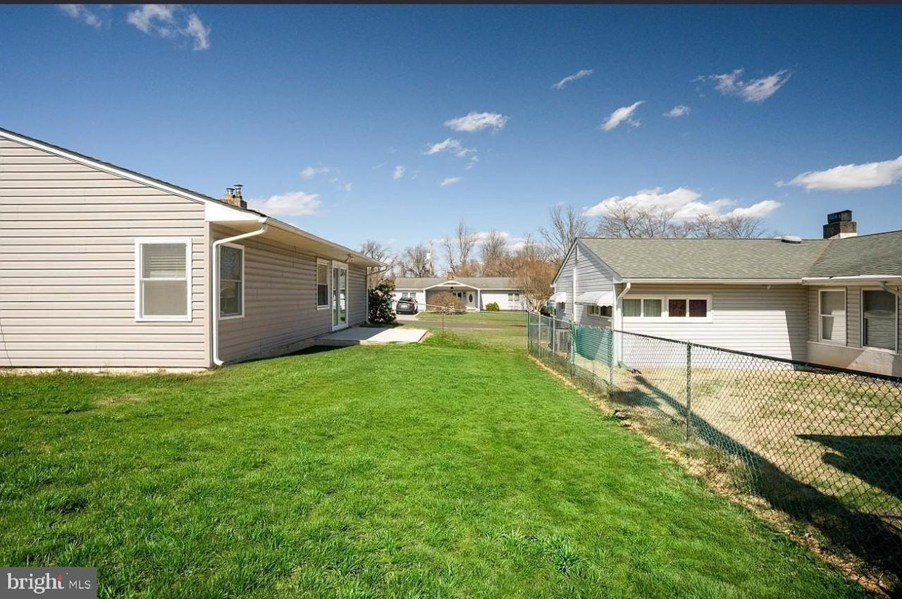 49 Mistletoe Ln - Photo 3 of 20