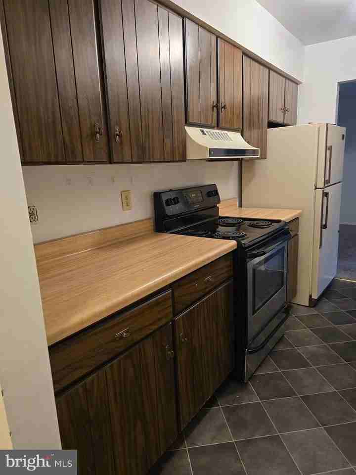 115 Charlotte Way #303 - Photo 5 of 21