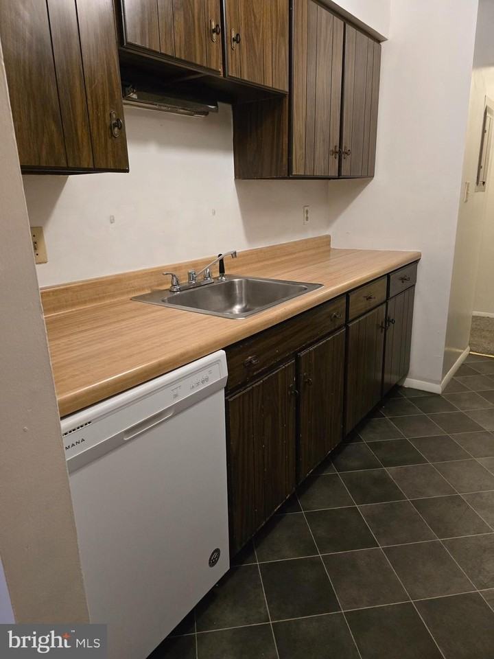 115 Charlotte Way #303 - Photo 6 of 21