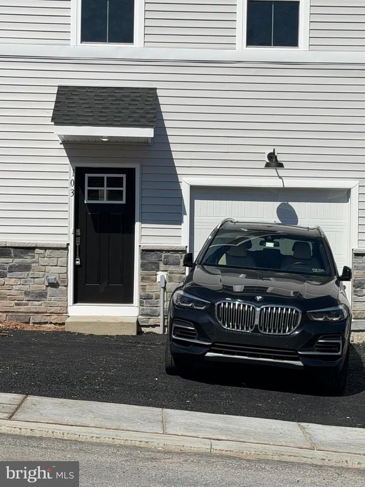 115 Abramo Victor Dr - Photo 2 of 50