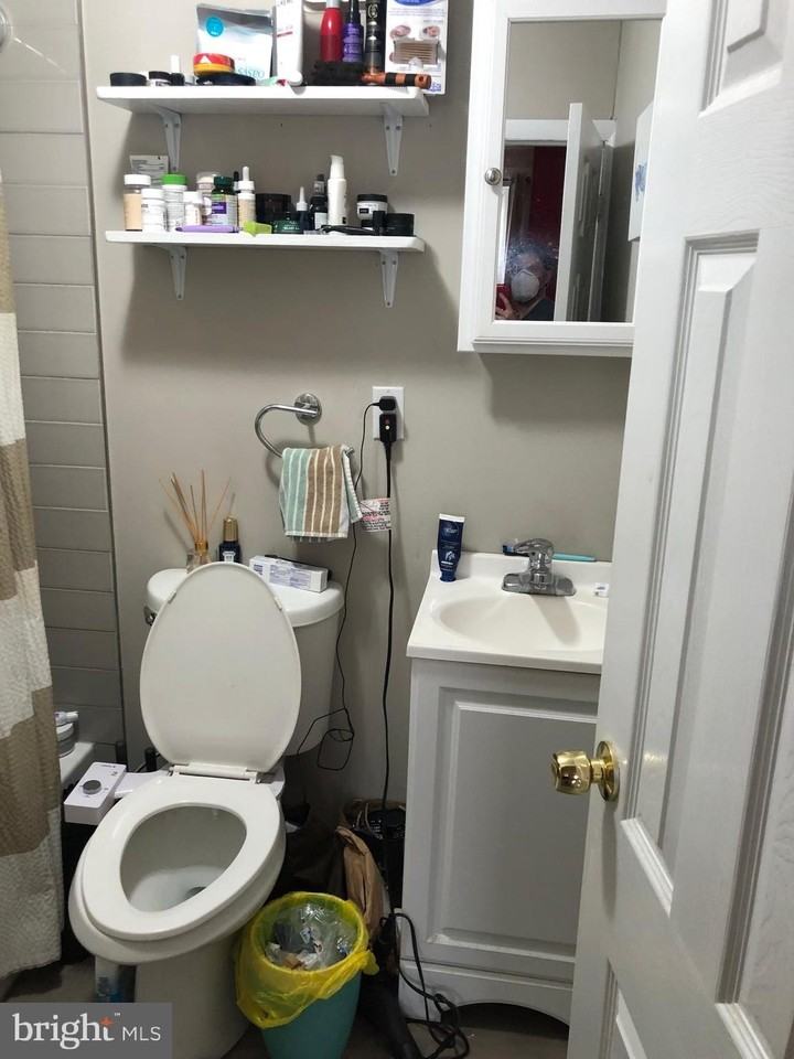 1104 Spruce St #9 - Photo 7 of 7