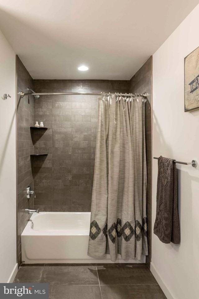 2028 Rittenhouse Sq #302 - Photo 7 of 13