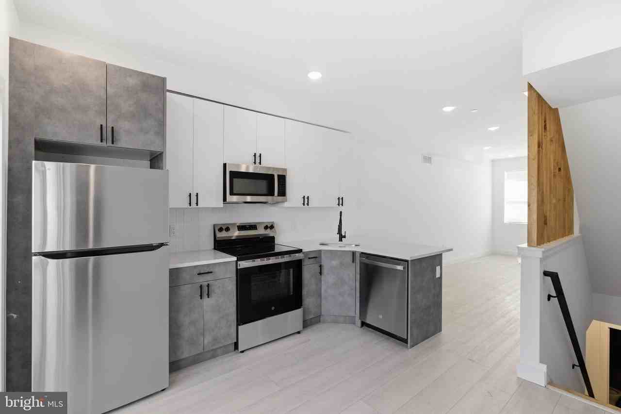 1023 W Orleans St - Photo 6 of 24