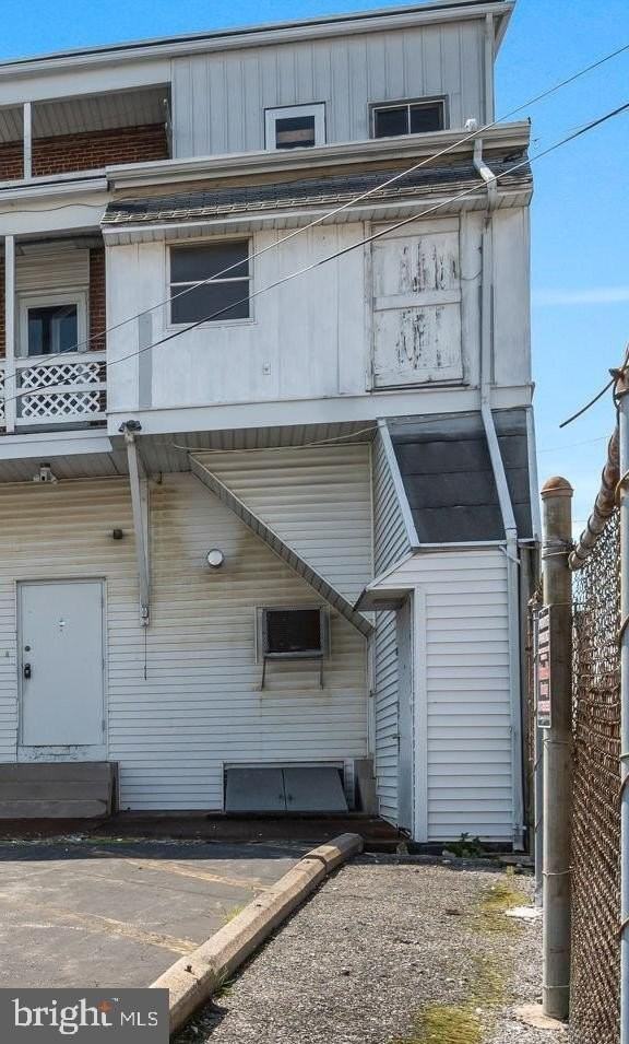 725 E Market St - Photo 2 of 2