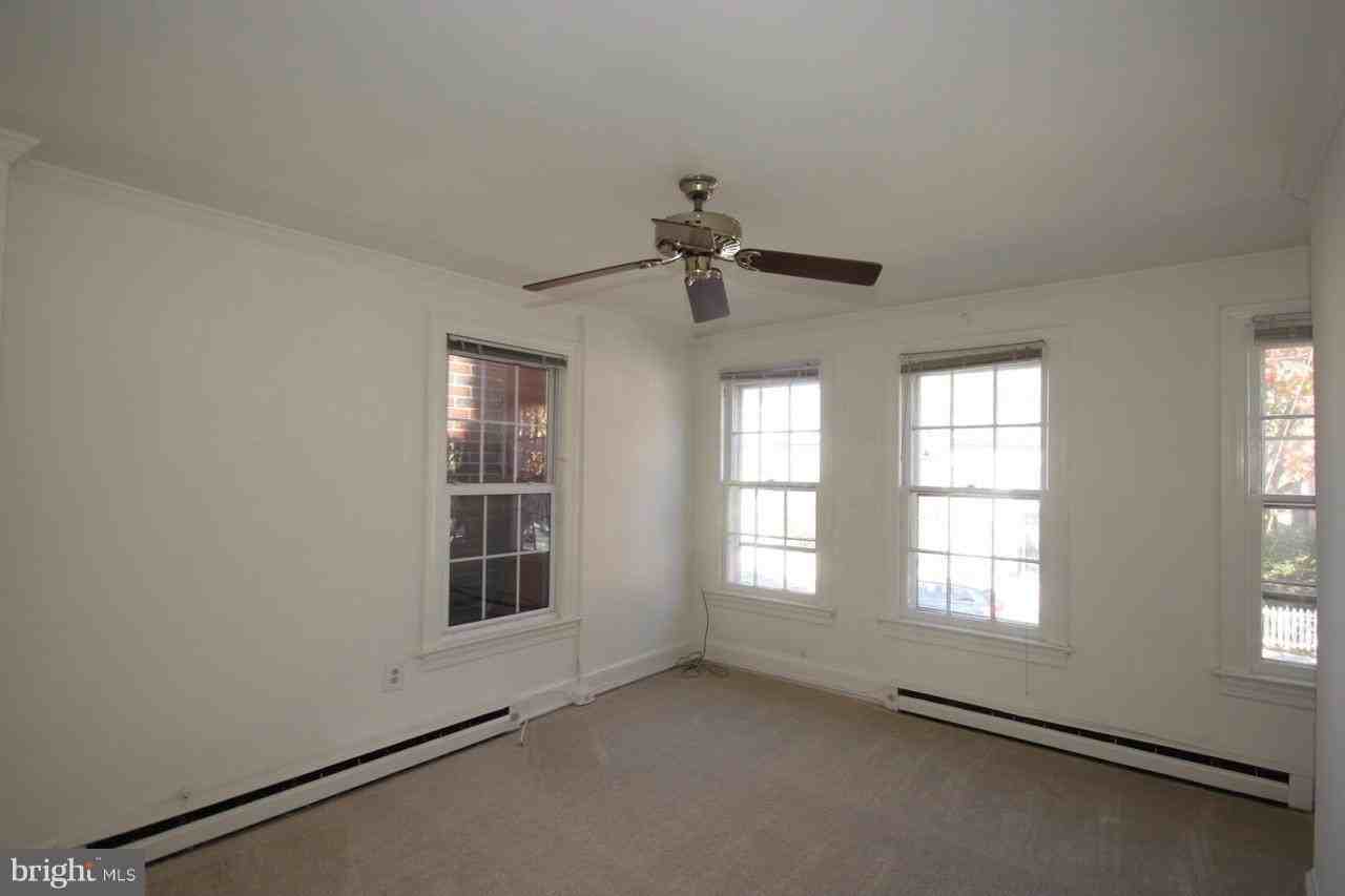 1006 Oronoco St - Photo 3 of 20