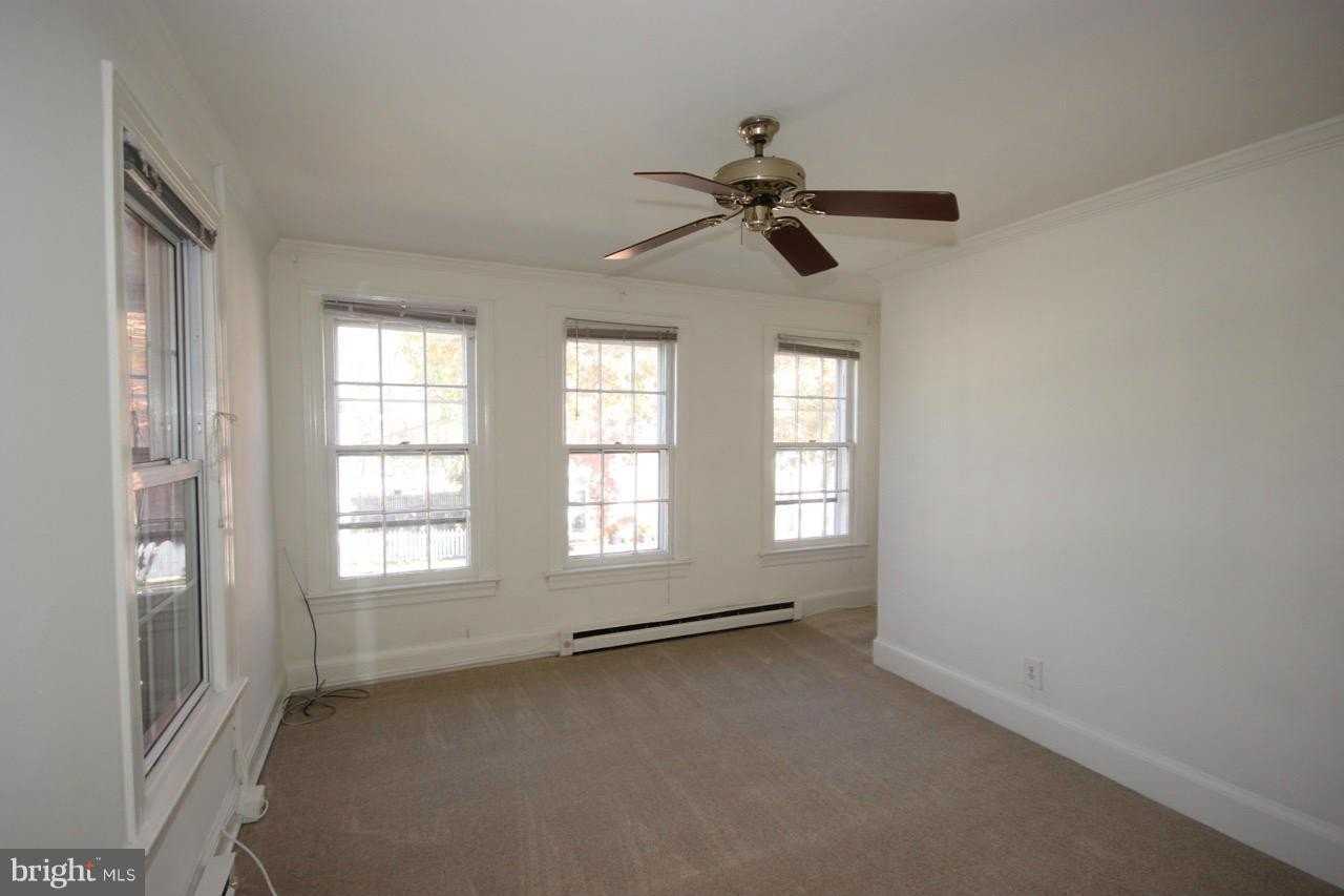 1006 Oronoco St - Photo 4 of 20