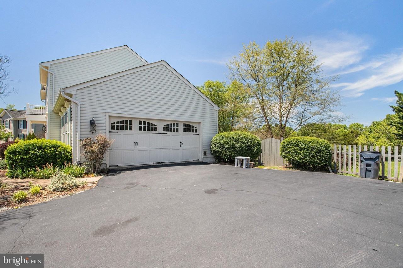 7012 Tiffany Ct - Photo 2 of 44