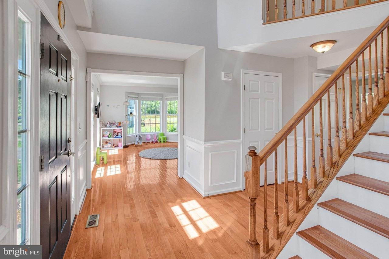 7012 Tiffany Ct - Photo 3 of 44