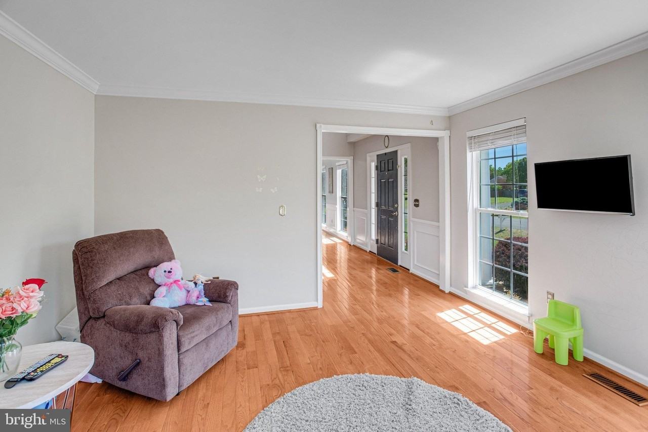 7012 Tiffany Ct - Photo 5 of 44