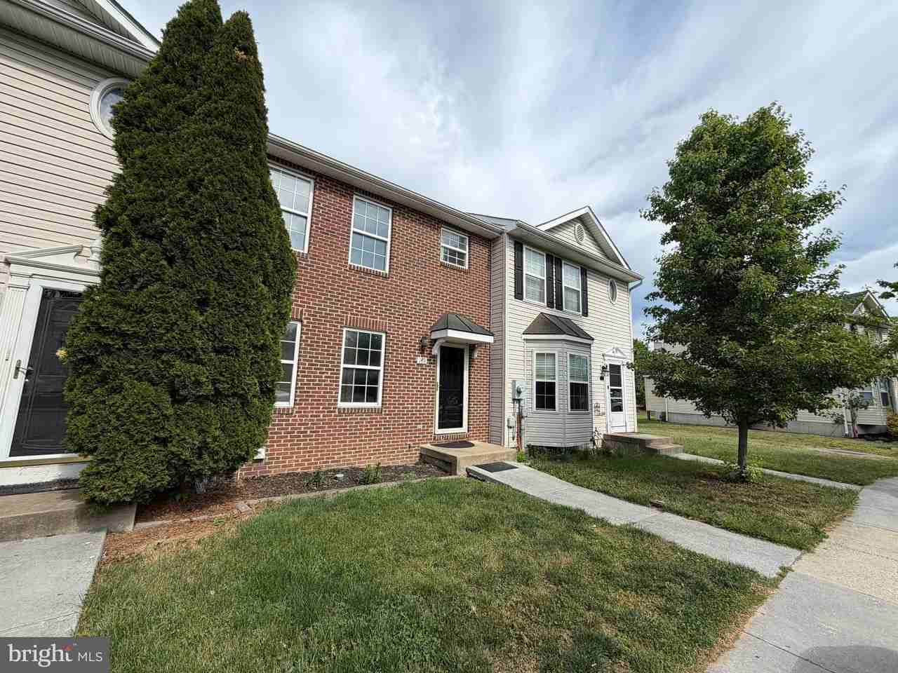 149 Lexington Ct - Photo 2 of 25