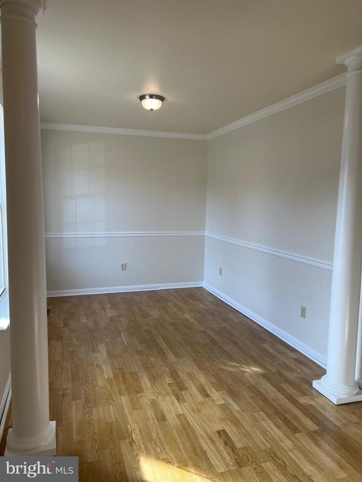 149 Lexington Ct - Photo 3 of 25