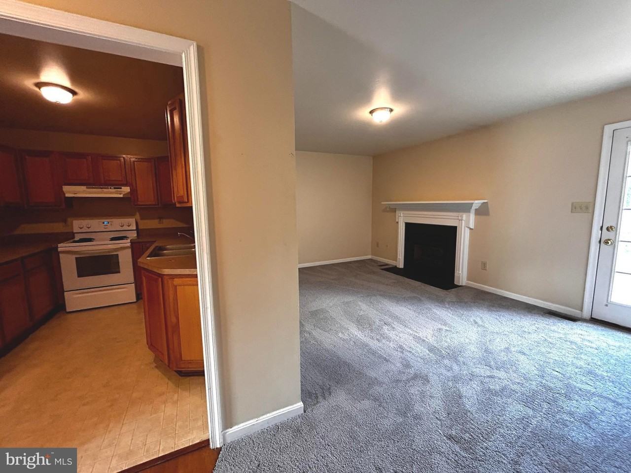 149 Lexington Ct - Photo 4 of 25