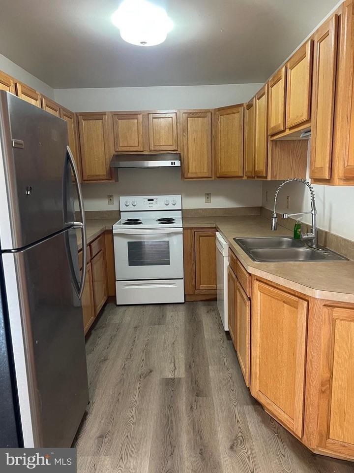 149 Lexington Ct - Photo 6 of 25