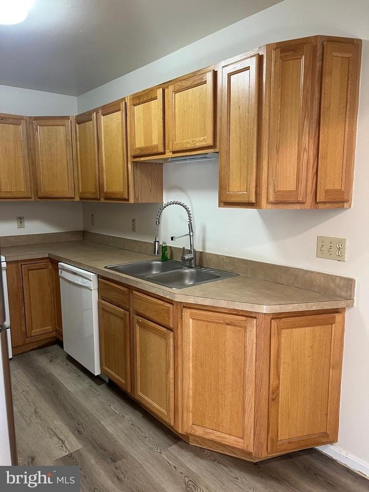149 Lexington Ct - Photo 7 of 25