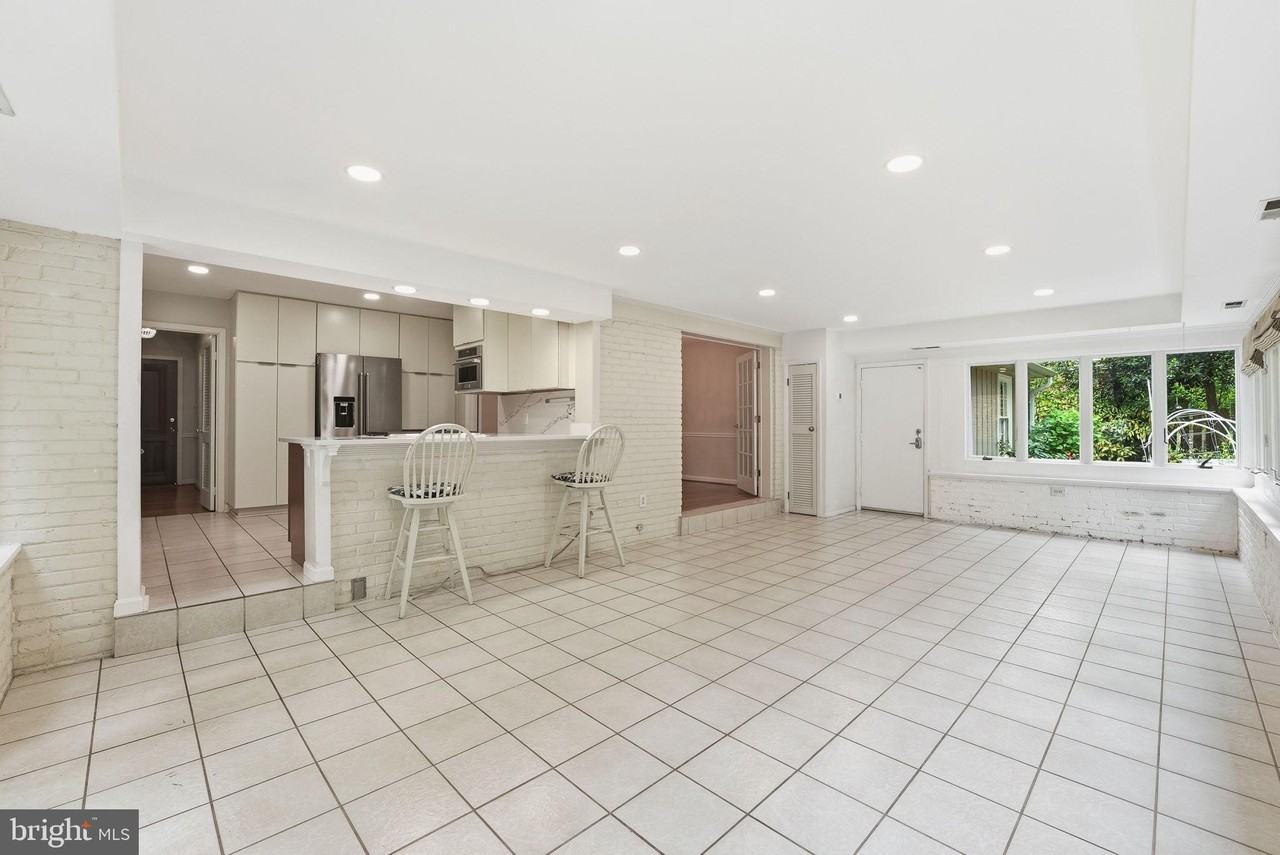 2419 Claremont Dr - Photo 4 of 39